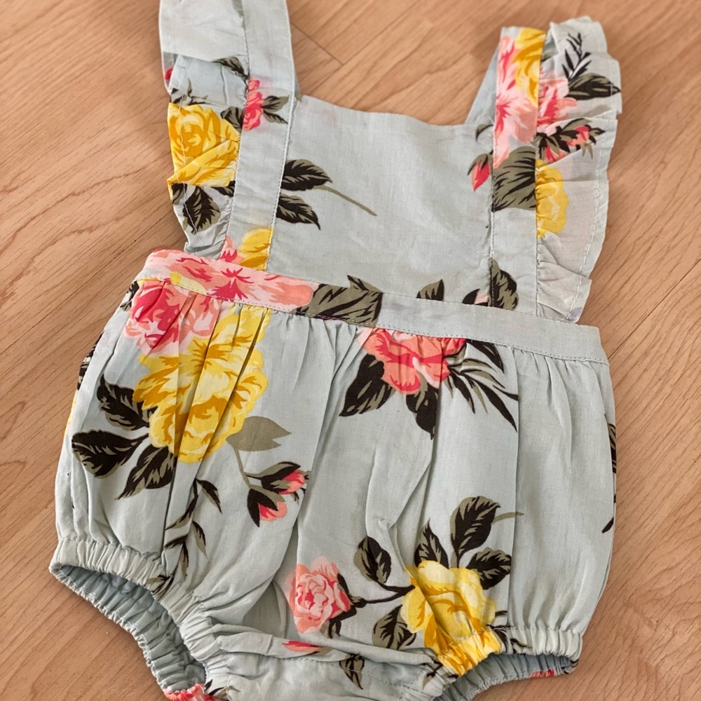 Beautiful Old Navy floral romper